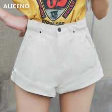 Load image into Gallery viewer, Flanged A-Line Style Jeans Short